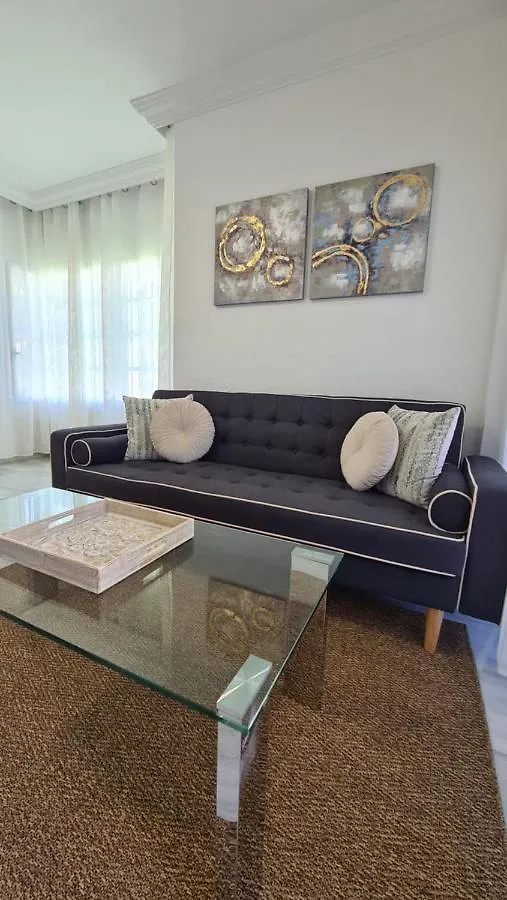 Premium Apartment 50 Mts From De The Beach In Pueblo Quinta ベナルマデナ