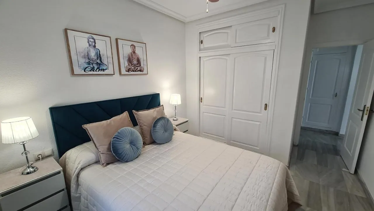 Premium Apartment 50 Mts From De The Beach In Pueblo Quinta ベナルマデナ