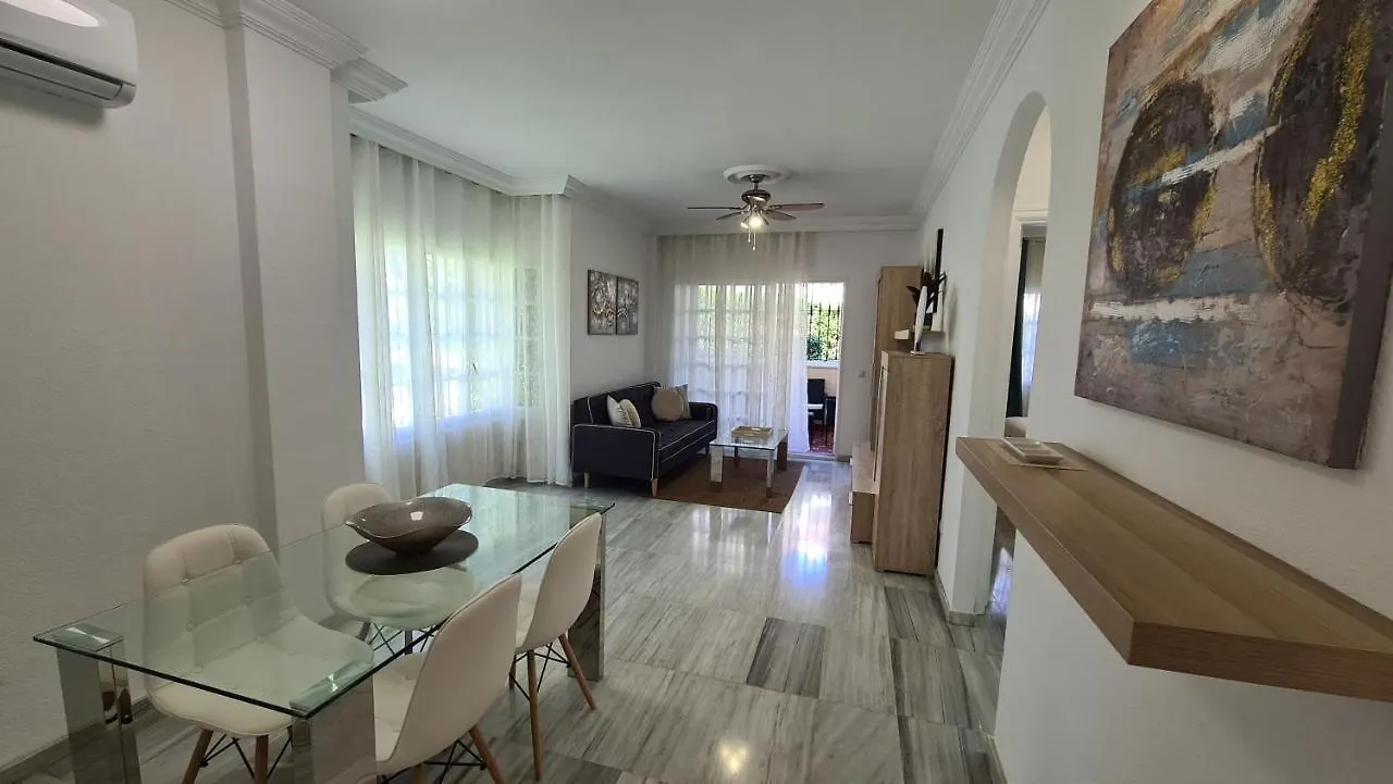 Premium Apartment 50 Mts From De The Beach In Pueblo Quinta ベナルマデナ