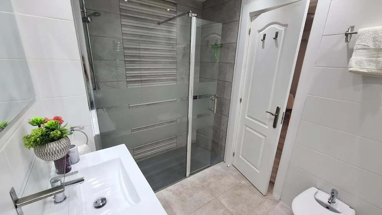 Premium Apartment 50 Mts From De The Beach In Pueblo Quinta ベナルマデナ